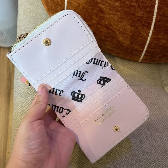 NWT Juicy Couture Yellow Strawberry Wallet 🍓 - Picture 4 of 5